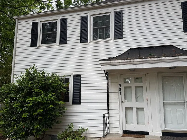 901 Saint Marys St — Photo 1