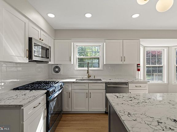 3rd image of 703 Gregory Dr
