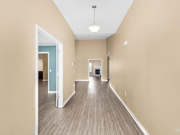 3rd image of 4766 Belvedere Cir