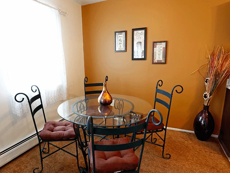 Golf Manor Apartments — Photo 18