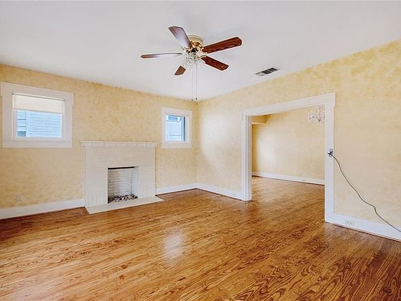 4th image of 702 Olive St