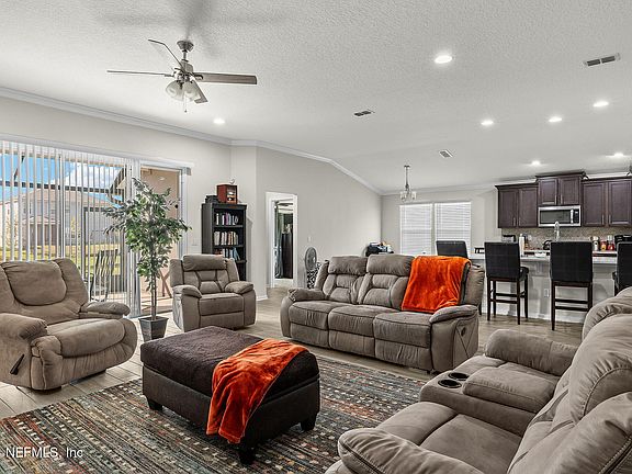 5th image of 15798 WHITEBARK Drive