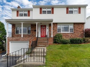 11 Meadowview Rd, Everett, MA 02149