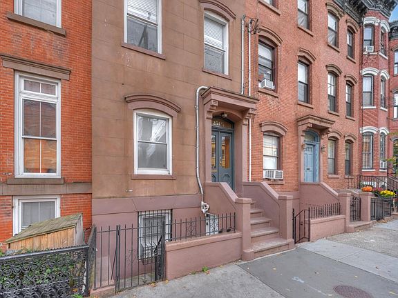 2nd image of 251.5 York St #1