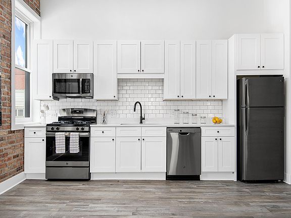 2nd image of 1912 N Milwaukee Ave #204