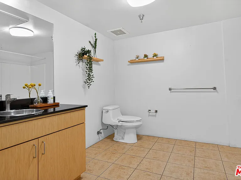 200 N San Fernando Rd #315 — Photo 11
