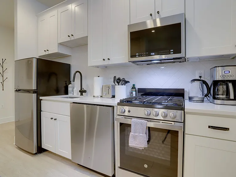 712 G St SE #B1 — Photo 14