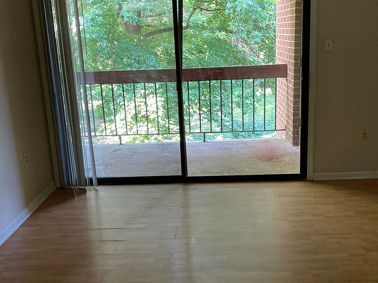 4002 Governors Sq #6 — Photo 7