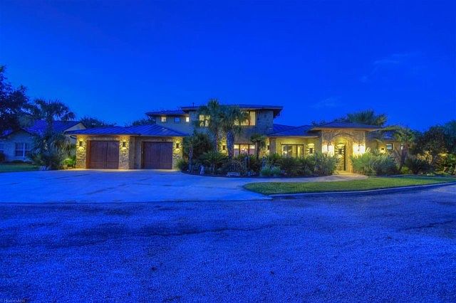 1st image of 331 Beach Dr