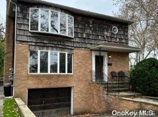 25125 Thornhill Ave, Little Neck, NY 11362