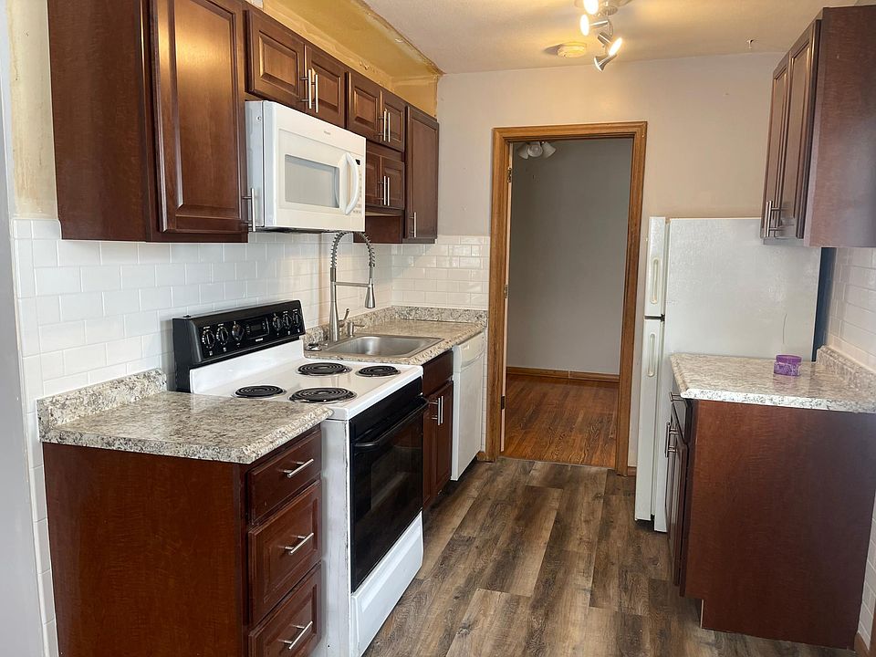 1st image of 1846 Walnut St N #4