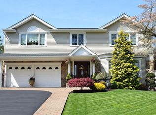 32 Glenmere Ln, Commack, NY 11725