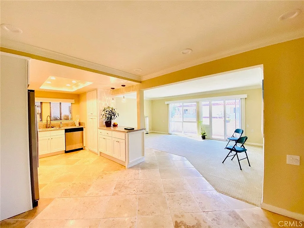 2 bed, 1009 sqft, $3,200 — Photo 3