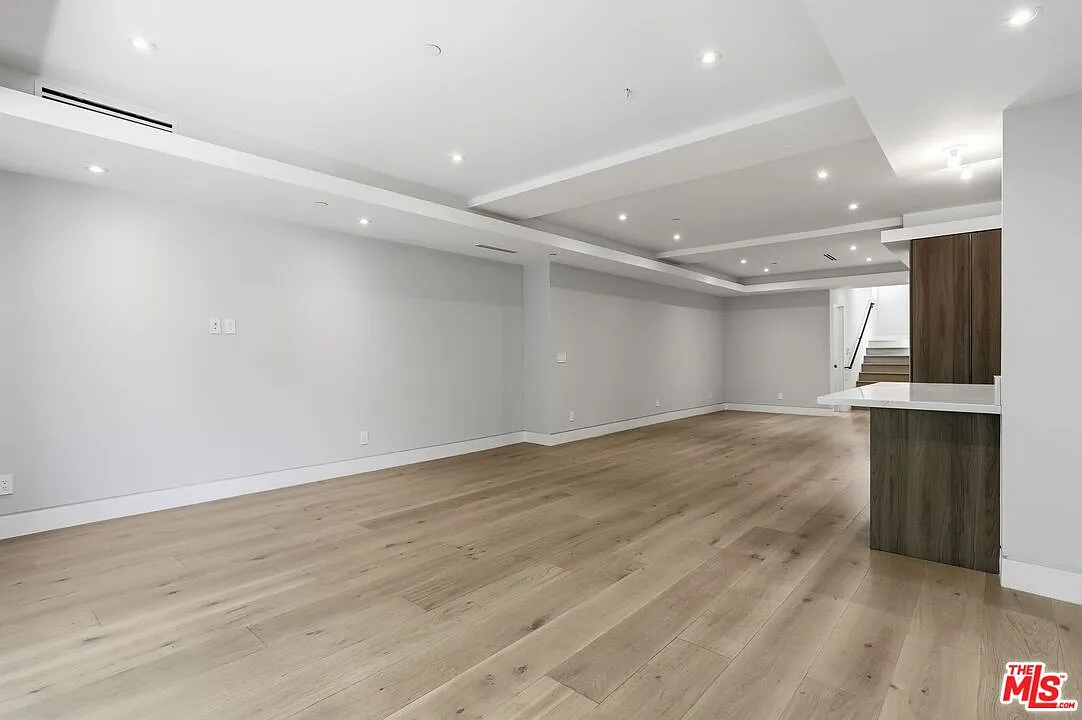 3 bed, 4.0 bath, 2505 sqft, $11,900 — Photo 3