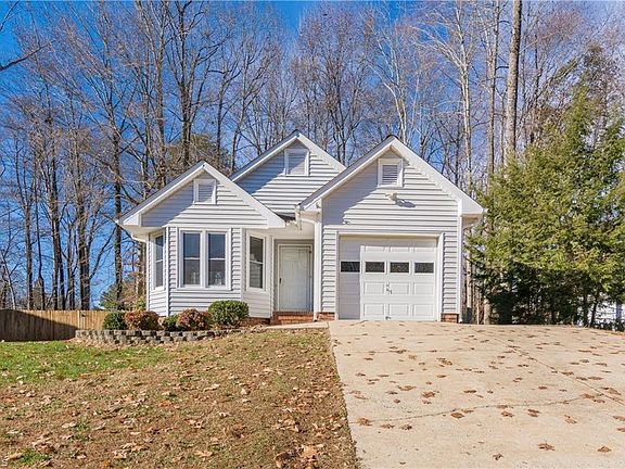 2nd image of 3905 King Edward Ct