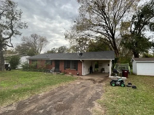 1011 Tower St, Canton, TX 75103