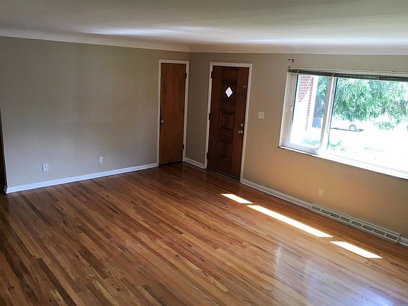 5th image of 1220 Dean Ct