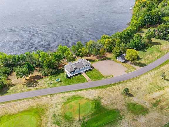 3rd image of Golf Course Rd