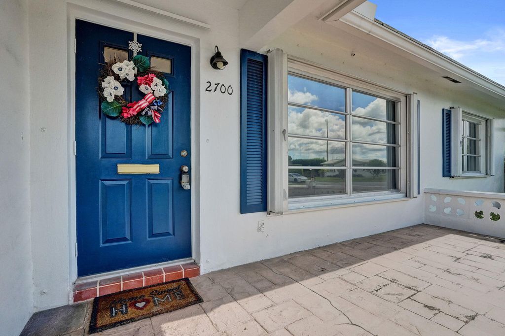 2700 NW 4TH Avenue, photo 2