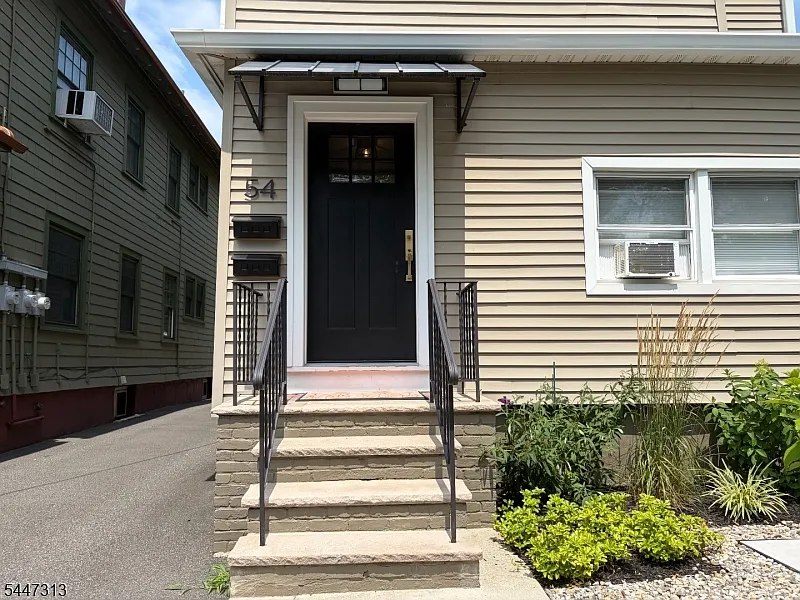 2 bed, 1.0 bath, $3,100 — Photo 2