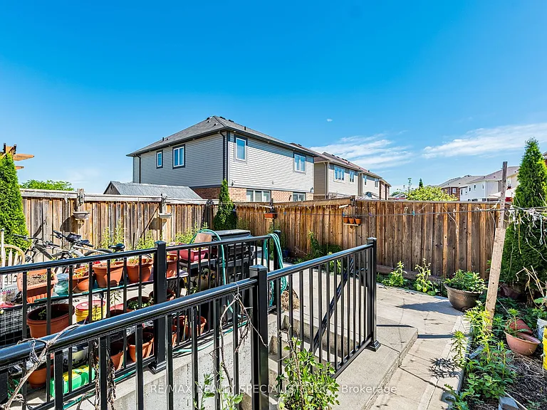 47 Robert Parkinson Dr — Photo 25