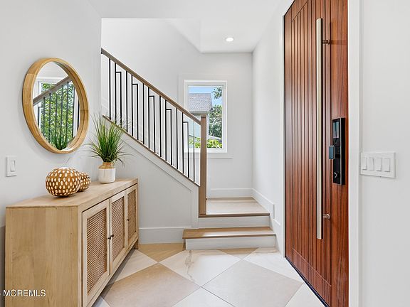 3rd image of 1005 5th Avenue