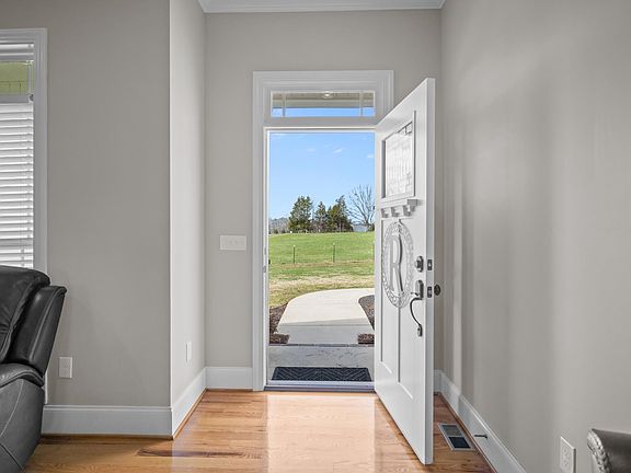 4th image of 280 Rhodes Rd