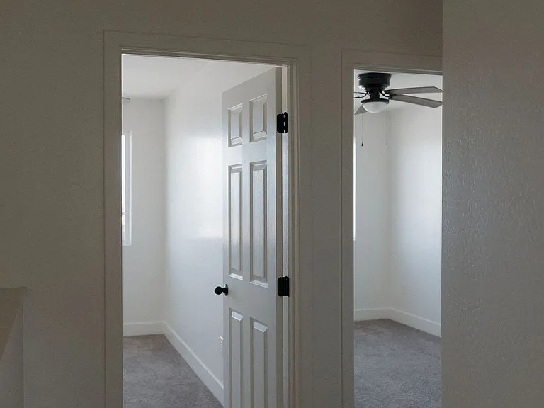 46 E 9th St S #4 — Photo 27