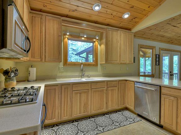 3rd image of 744 W Hidden Valley Lakes Dr