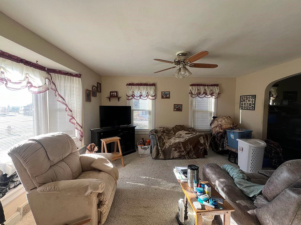 424 W Main St, Dakota, IL 61018 Zillow