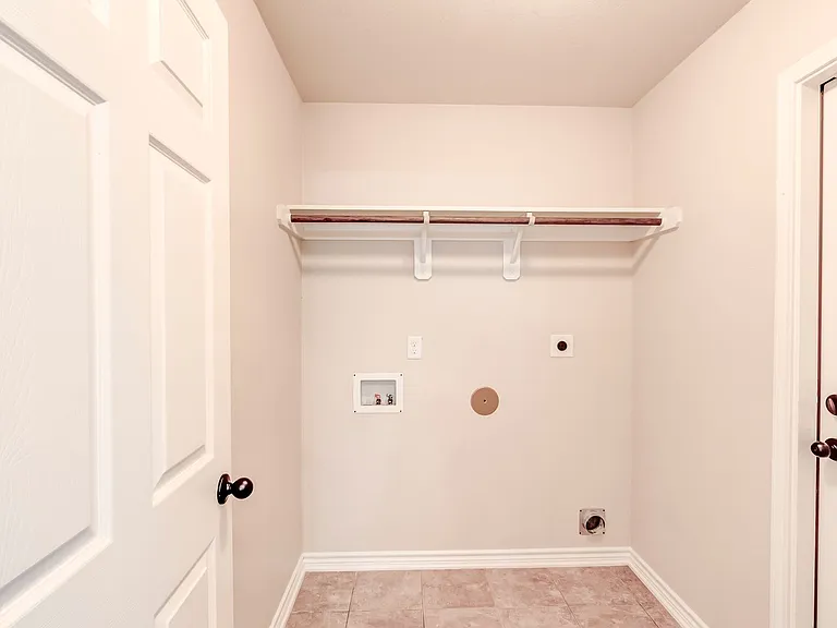 2405 Coy Dr — Photo 27