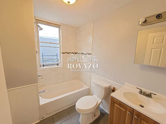 4th image of 804 S 16th St #1