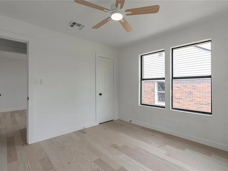 2213 NE 18th St — Photo 30