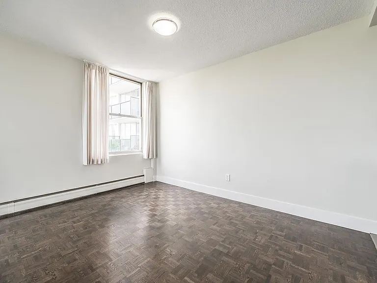 350 Douglas St — Photo 29