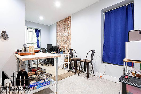 1st image of 547 6th Ave APT 1R