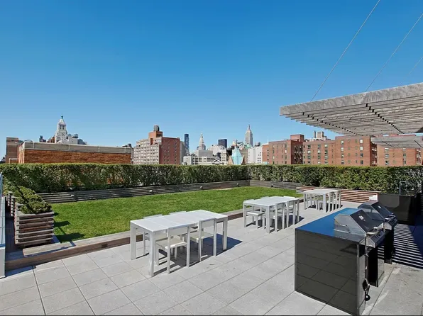 425 East 13th Street PHF image 16 of 17