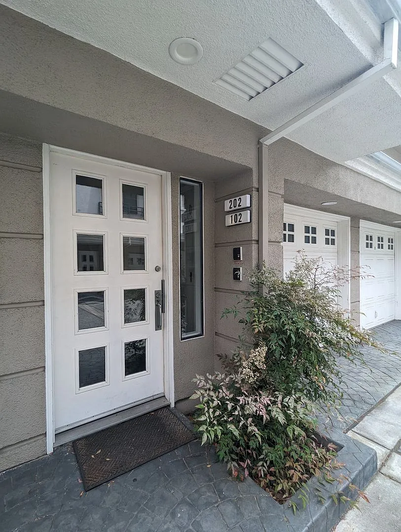 1 Bed/1 Bath top floor condo! — Photo 1