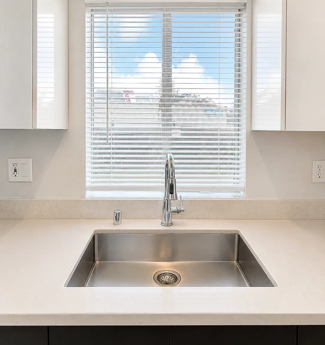 1 bed, 698 sqft, $1,350 — Photo 3