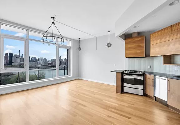 5th image of 11-24 31st Ave #13B