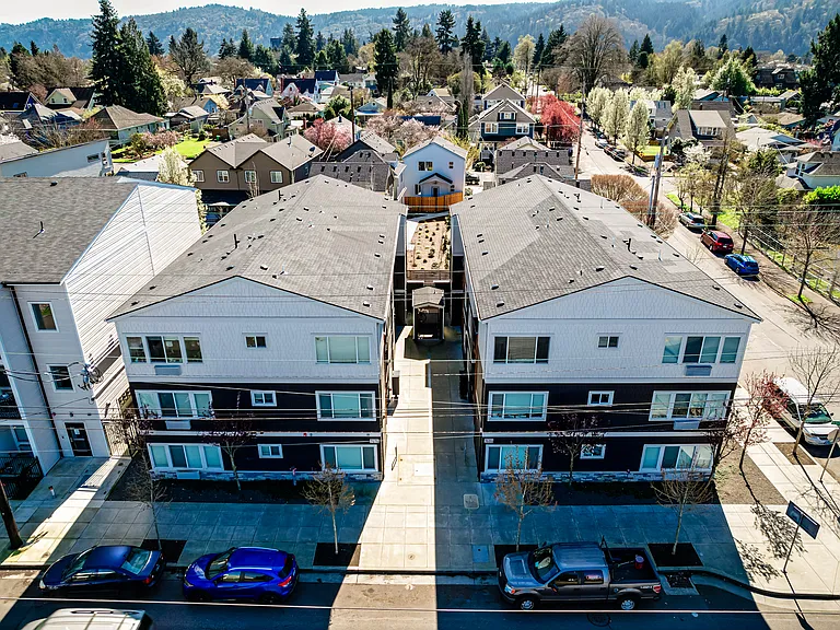 Lombard Apartments — Photo 16