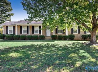 318 Spring Valley Ct SW, Huntsville, AL 35802