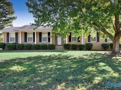 318 Spring Valley Ct SW, Huntsville, AL, 35802
