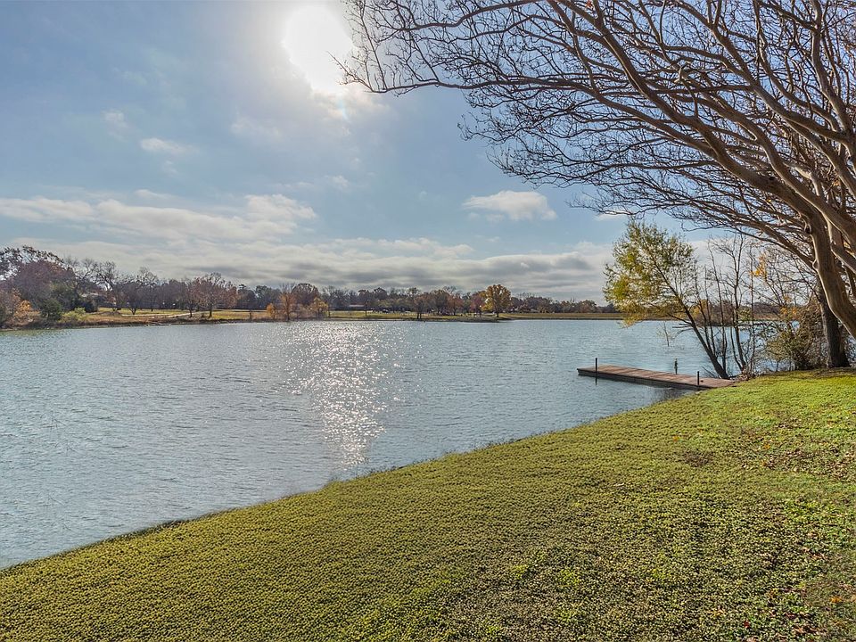 1st image of 520 Lakeshore Dr