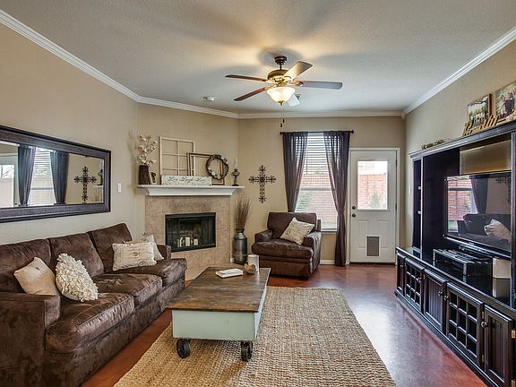 3rd image of 412 Silver Oak Ln