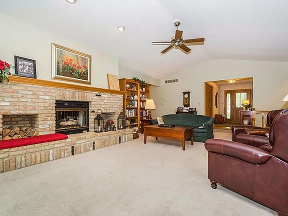 4th image of 526 Lawndale Dr SE