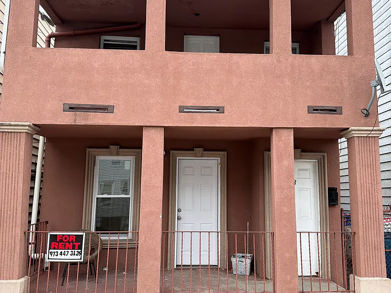 173-175 Beech St #1 — Photo 1