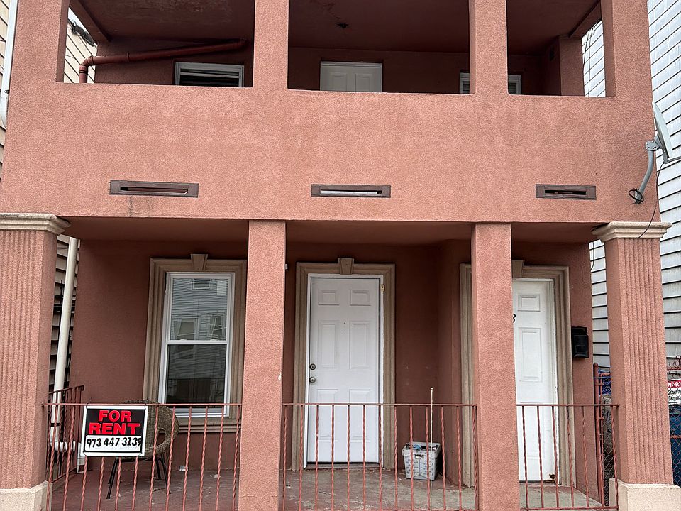1st image of 173-175 Beech St #1