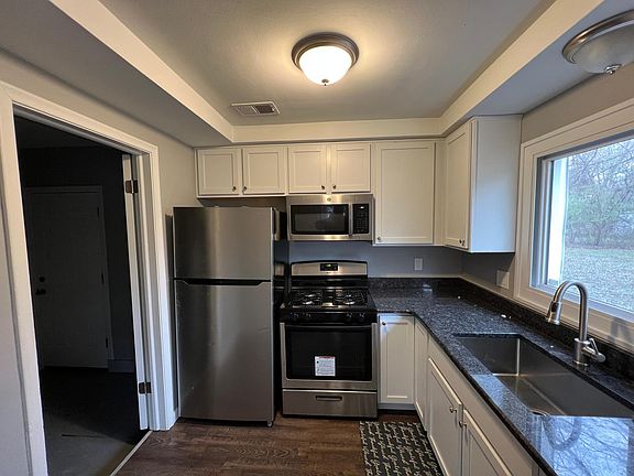 4th image of 20470 Westover Ave