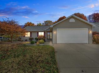 2500 Bishops Ln, Neenah, WI 54956