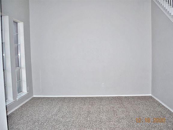 3rd image of 609 Magnolia Trl